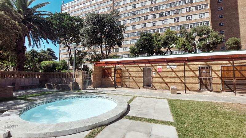 1 Bedroom Property for Sale in Loevenstein Western Cape
